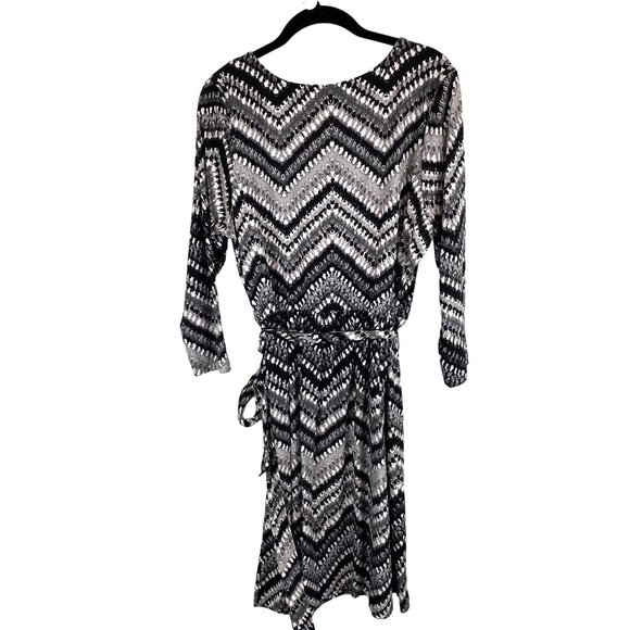 Faded Glory Womens L Chevron Pattern Belted Stretch Waist Dress Grey Faux Wrap - Picture 4 of 7